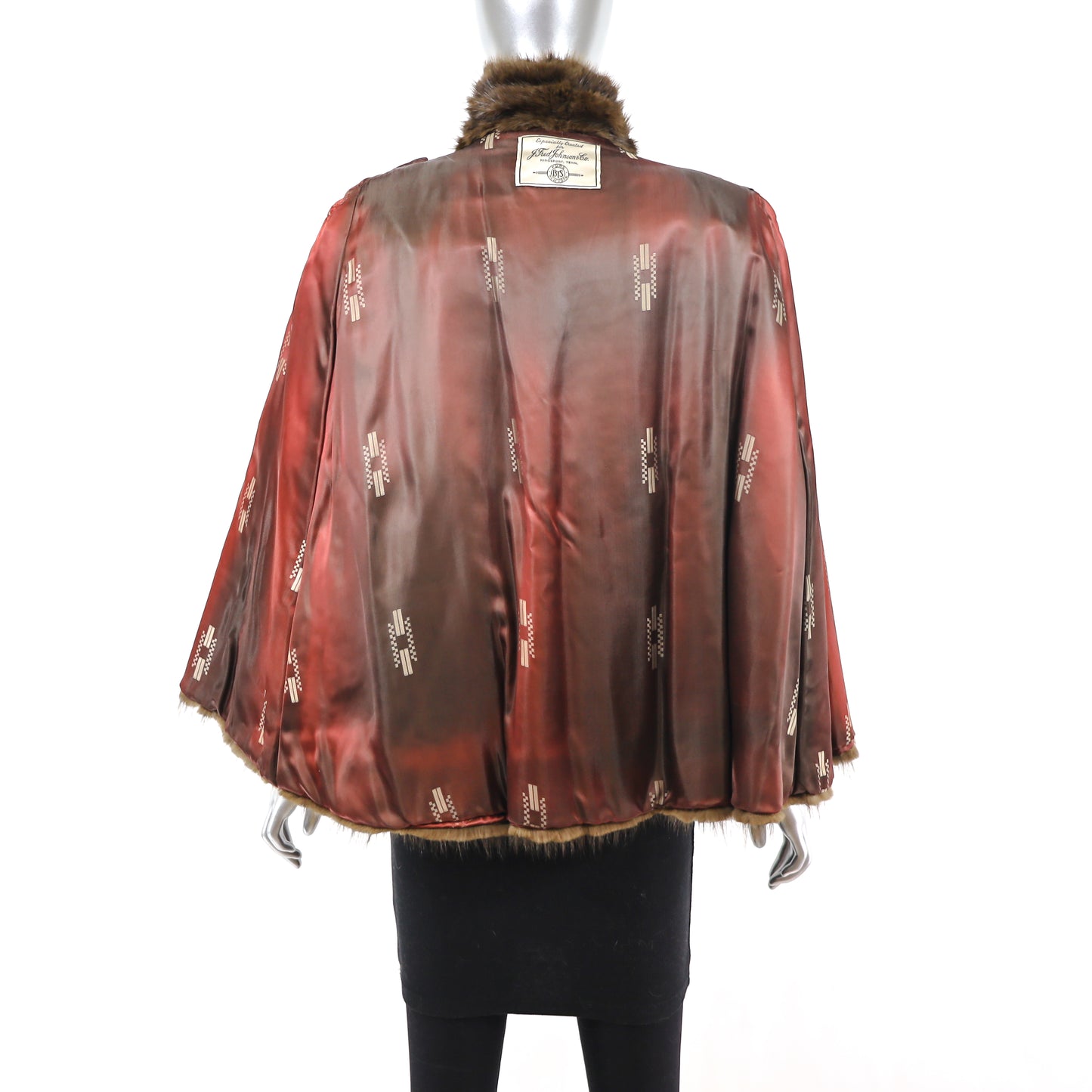 Nutria Cape- Size M